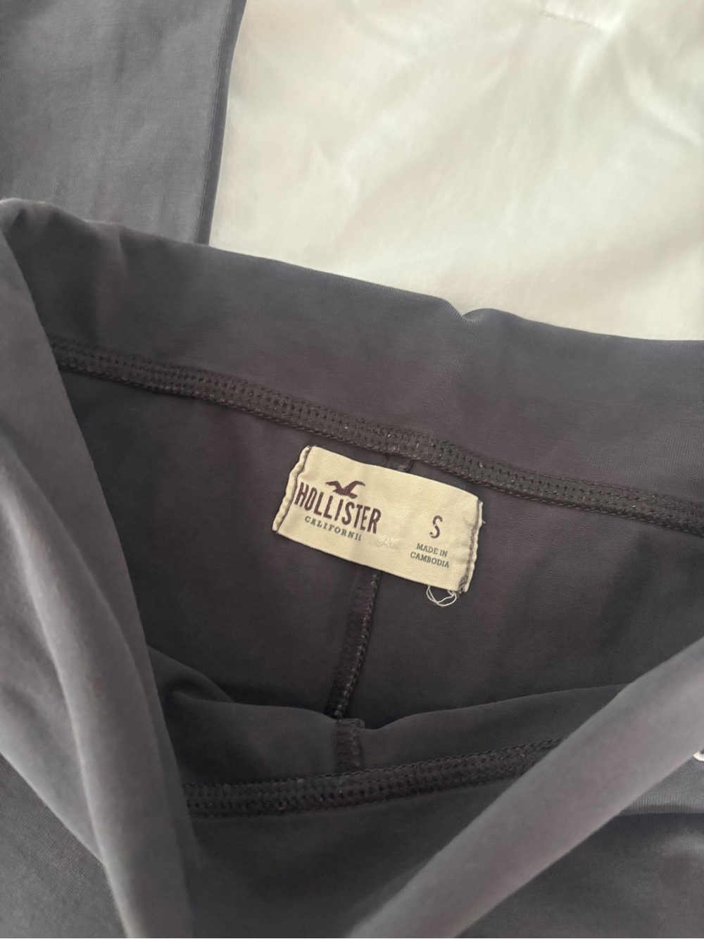 Hollister Surf Gray Yoga Pants with Fold-Over Waistband - Picture 2 of 3